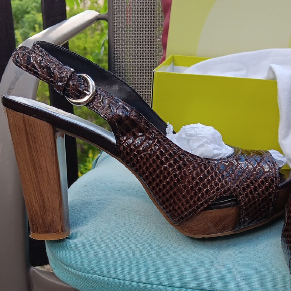 Gianni Bini Brown Textured Slingback Heels